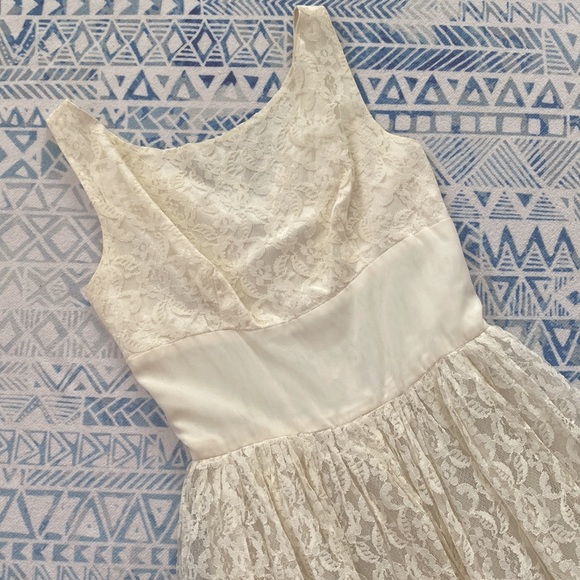 ๐Host Pick!๐ Vintage Lace Dress ๐ - Picture 4 of 8